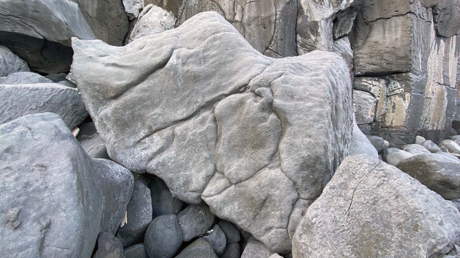 ミニモン岩
